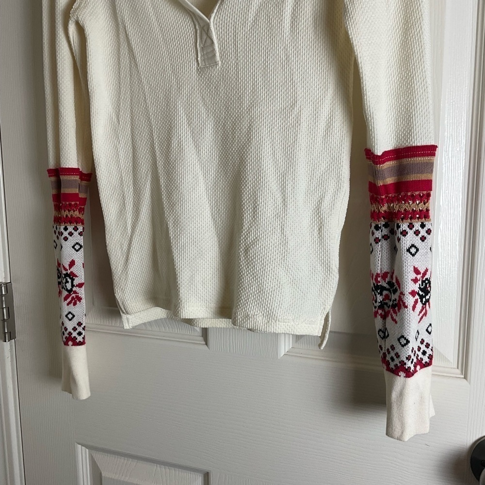 We The Free Cream Top with Red Patterned Sleeves Size XSMALL - Picture 7 of 9